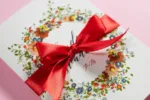 svadobné oznámenie folklórny venček s mašlou detail