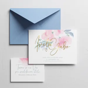Svadobné oznámenie a pozvanie ruže akvarel s modrou obálkou