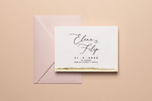 svadobné oznámenie so zlátením a ružovou obálkou