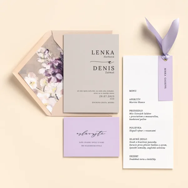minimalistické svadobné oznámenie s pozvaním a menu na šedom a fialovom papieri